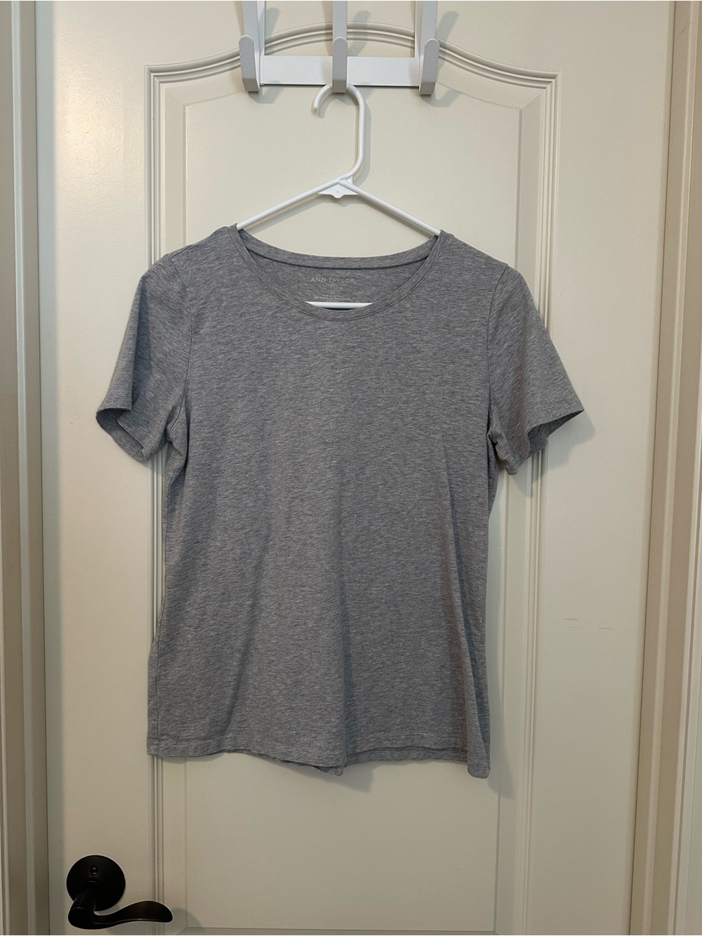 Ann Taylor Women’s Gray Shirt Size Medium